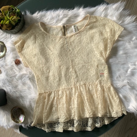 ❌SOLD❌  | 🎉 NWT Lace Peplum - Picture 2 of 8